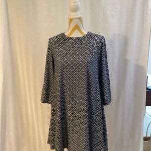 Women’s dress size 8…flattering on